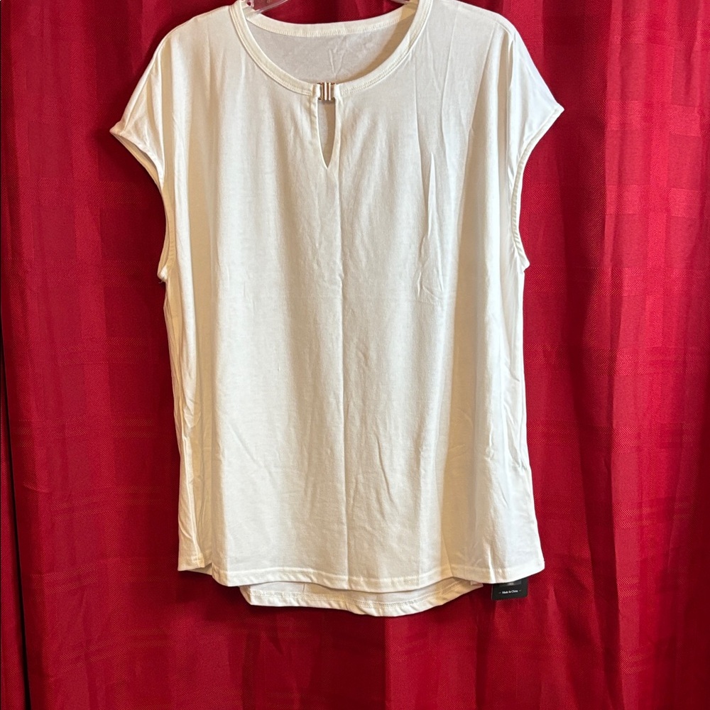 Chic White Women's Short Sleeve Top